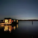 Haveltaenzer - Exklusives Hausboot Am Templiner Mit Sauna & Sonnendeck Bådhotel *