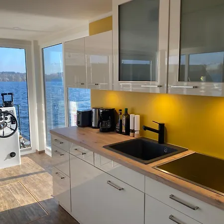 Haveltaenzer - Exklusives Hausboot Am Templiner Mit Sauna & Sonnendeck Bateau-hôtel